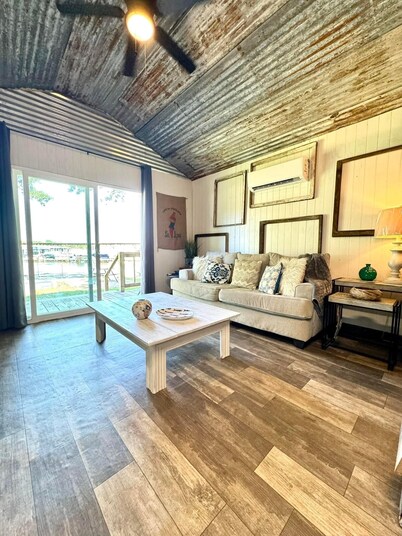 Cozy Lake Front Cabin w/Marina Access, Free Fishing, Wifi & Beautiful Views- #47