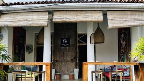 A building entrance with a sign reading "Moi Galle Fort by DBI". - Moi Galle Fort by DBI (Galle)
