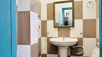 Doccia, soffione a pioggia, set di cortesia gratuito, asciugacapelli