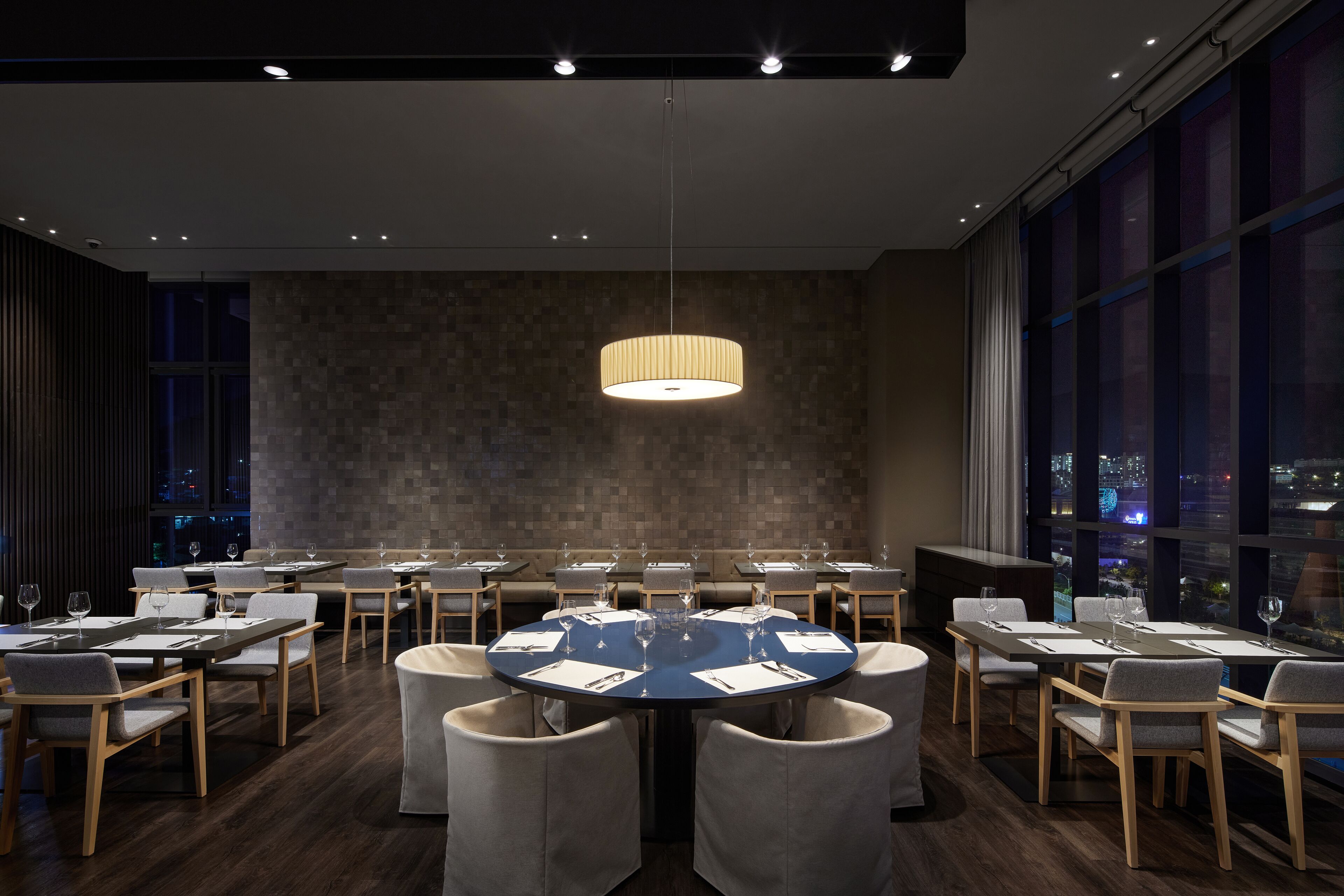 breakfast and dinner served