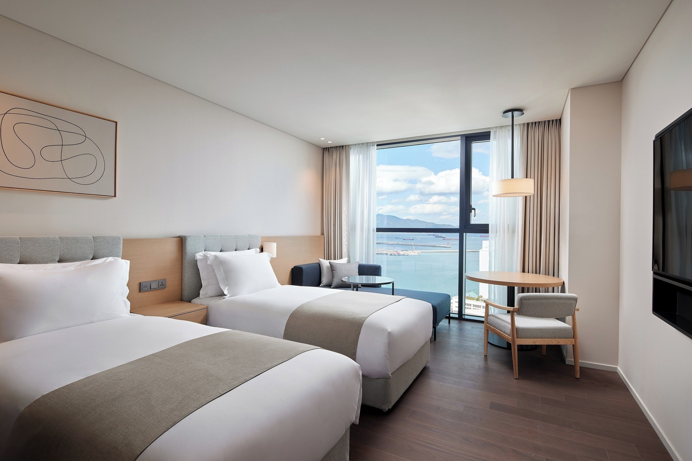 Couette en duvet d'oie, coffres-forts dans les chambres, bureau