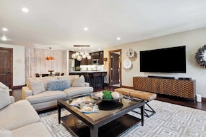 Lareira, pebolim, aparelho de som