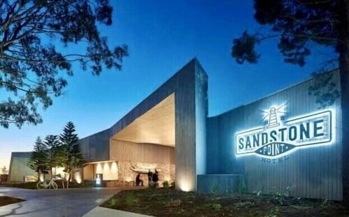 Sandstone Point Family home, Bribie beaches, pet friendly