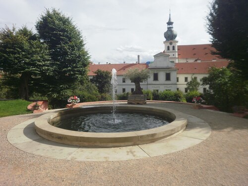 Central and quiet apartment in a garden district close to the Prague Castle