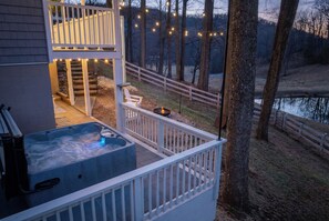 Terrace/patio - Stonemont Farm Cottage with Hot Tub! in Keswick near Vineyards (Keswick)