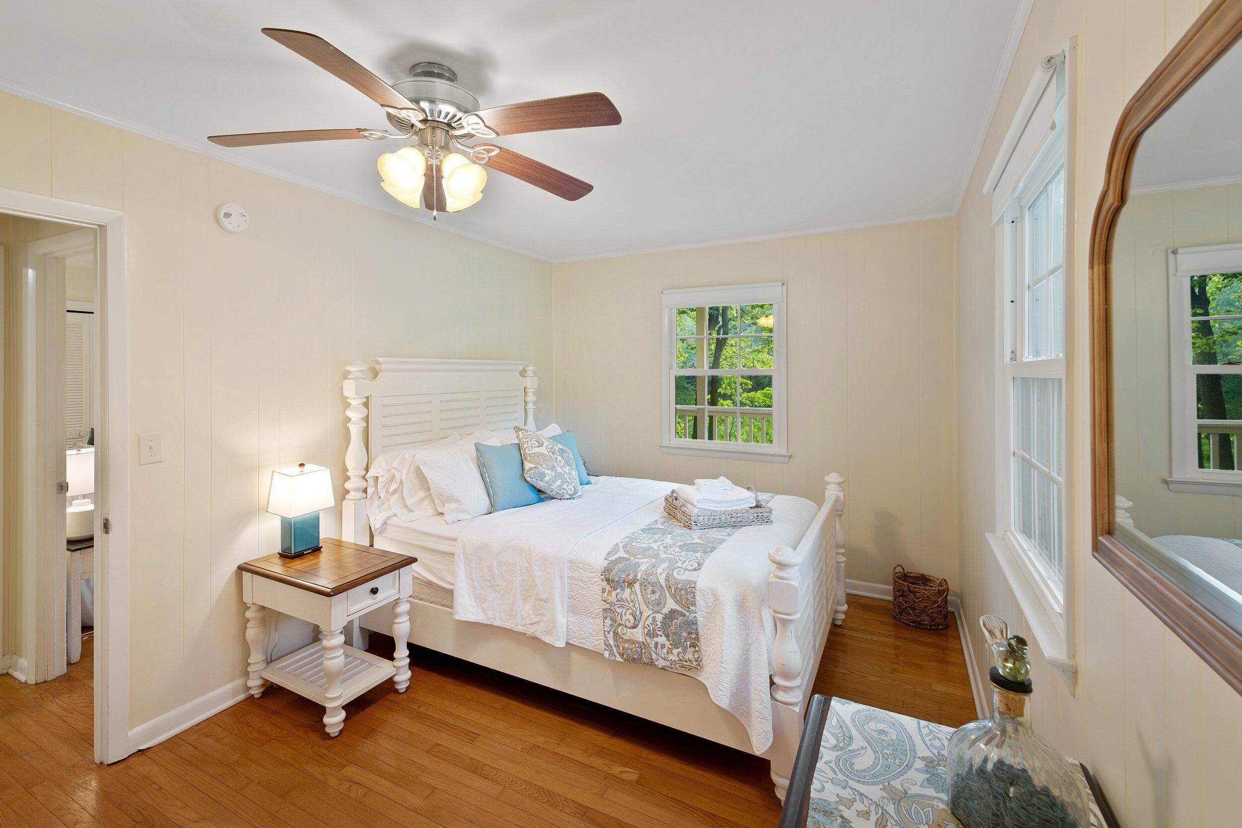 3 bedrooms, desk, iron/ironing board, free WiFi