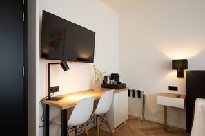 Standard Double Room | Living area | 55-inch flat-screen TV with cable channels, TV - Snoozz Hotels (Bolsward)