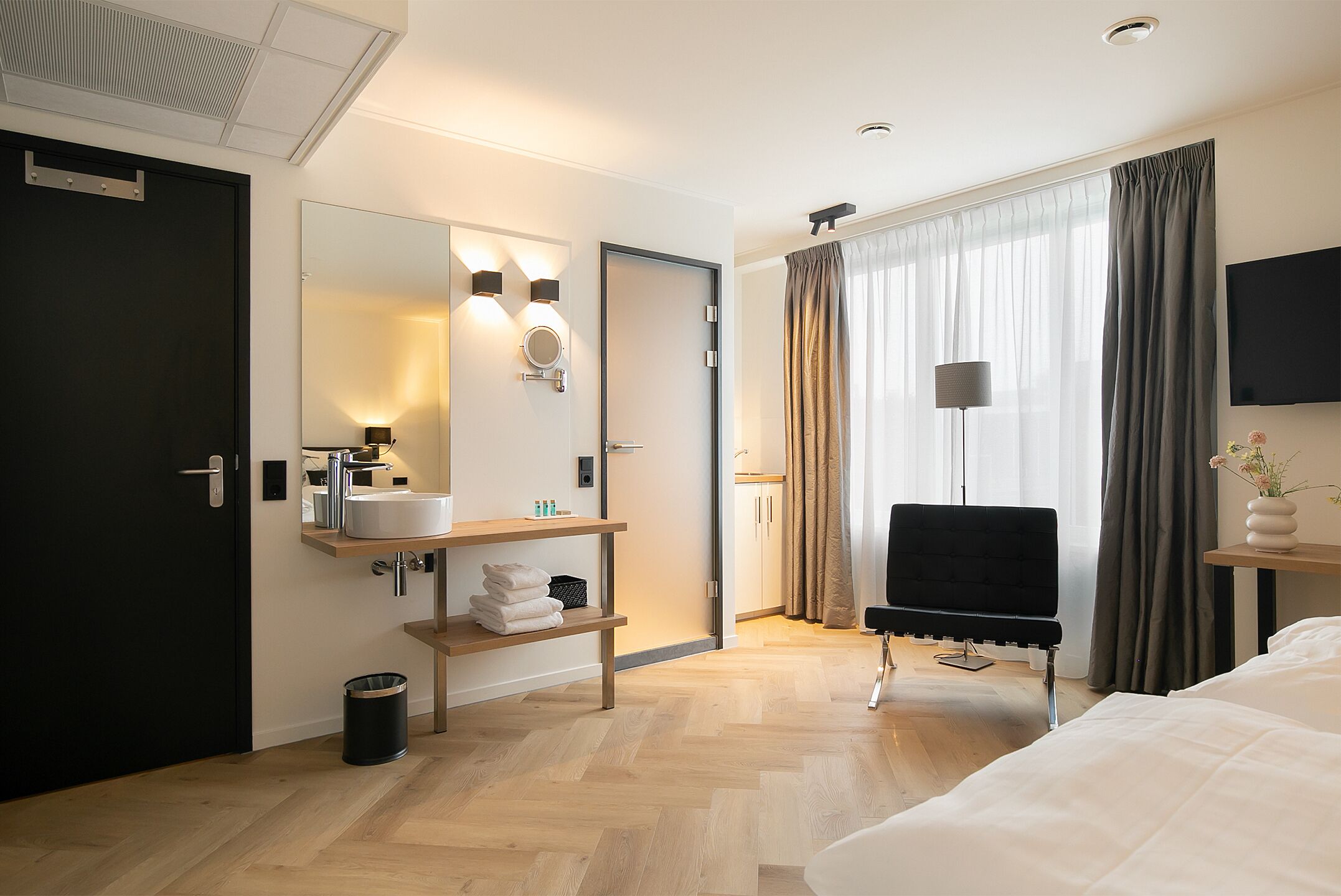 Quarto luxo | Escrivaninha, espaço de trabalho para notebook, Wi-Fi de cortesia