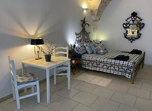 1 chambre, bureau, fer et planche à repasser, Wi-Fi gratuit