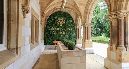 The Florence Suite Stone Cross Mansion