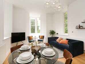 Frigorífico, lavavajillas, hervidor eléctrico y tostadora