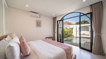 Egyptian cotton sheets, premium bedding, in-room safe, free WiFi