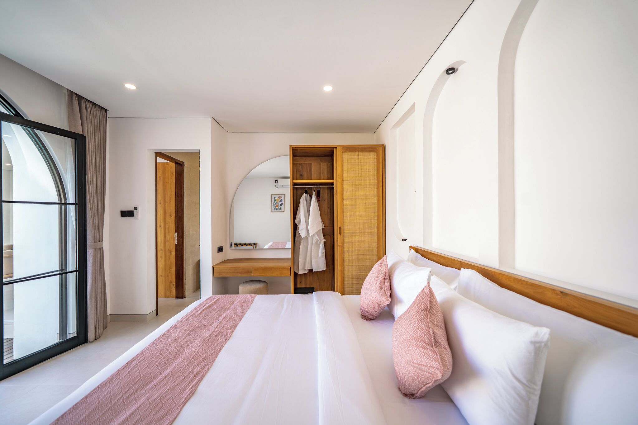 Egyptian cotton sheets, premium bedding, in-room safe, free WiFi