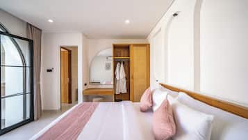 Egyptian cotton sheets, premium bedding, in-room safe, free WiFi