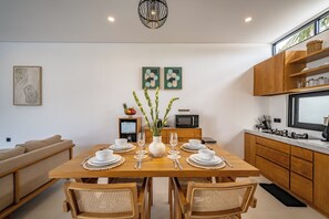 Villa, 2 Bedrooms, Balcony | Dining room