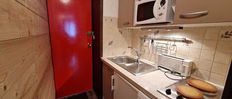 Fridge, microwave, stovetop, coffee/tea maker