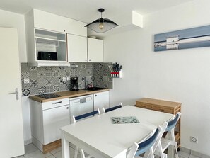 Refrigerador, microondas, parrilla de estufa y lavavajillas