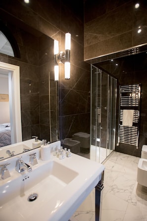 Junior Suite | Bathroom