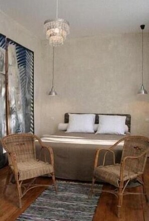 Individually decorated, desk, free WiFi, bed sheets - LE GRAND DUC (Valenciennes)