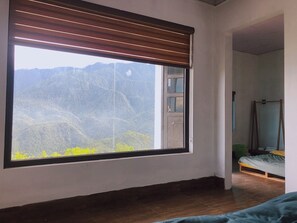 Kamar Quadruple Basic | Wi-Fi gratis dan seprai linen