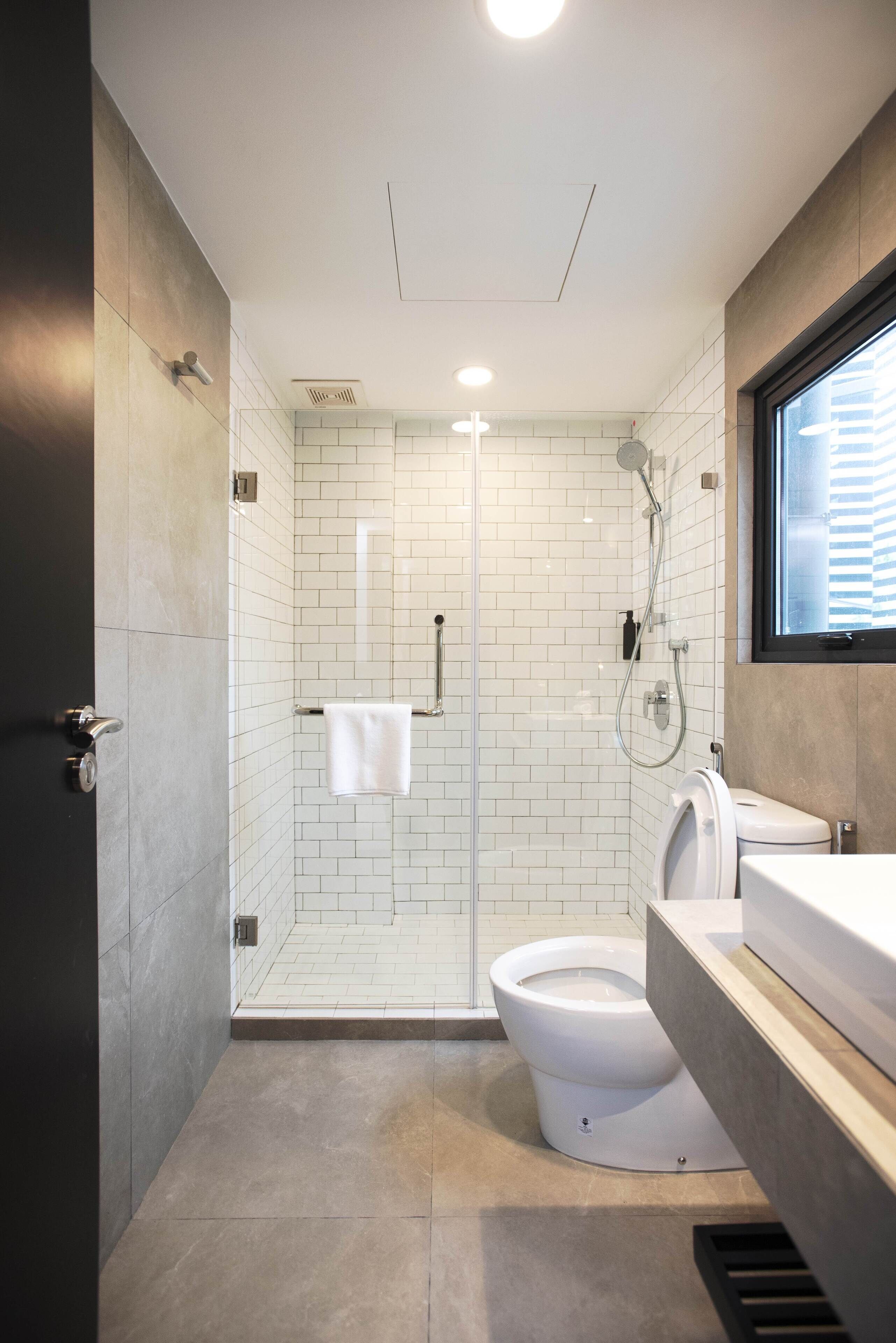 Habitación familiar (Mini) | Baño | Artículos de higiene personal gratuitos, secador de pelo y zapatillas