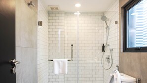 A modern bathroom with a glass-enclosed shower, a toilet, and a sink. - Monocolo Boutique Hotel (Kota Kinabalu)