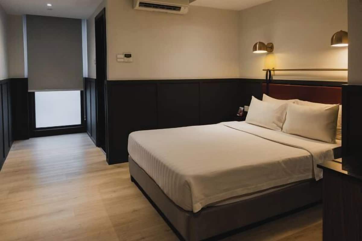 In-room safe, desk, iron/ironing board (on request), WiFi (free)