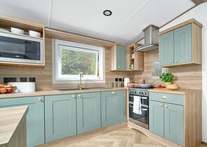 Fridge, oven, stovetop, toaster - Diamond 3 Bed Caravan Hot Tub (Clarach Bay, Nr Aberystwyth)