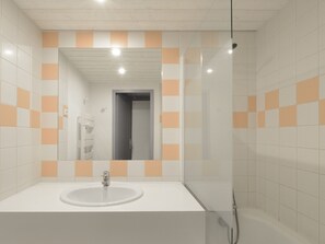 Bathroom - Comfortable renovated studio, south balcony, ski-in/ski-out (Plagne Aime 2000)