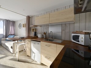 Frigorifero, microonde, lavastoviglie, macchina per tè/caffè