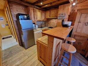 Fridge, microwave, oven, dishwasher - Cozy Apartment · Ski-in/Ski-out · 1 bedroom · Sleeps 6 · Mont Blanc Views (Plagne Aime 2000)