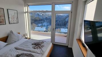 3 Schlafzimmer, Reisekinderbett, kostenloses WLAN, Bettwäsche