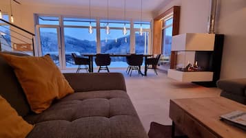 Smart-TV, Kamin, Stereoanlage