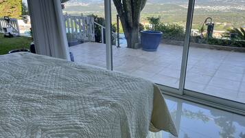 3 slaapkamers, een bureau, een strijkplank/strijkijzer, gratis wifi