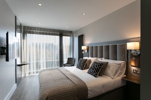 Rooftop city centre location, luxury styling and superior amenities