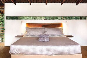 1 bedroom, WiFi, bed sheets - Pink Mimosa Beautiful Unique Container Home w Pool (Puerto viejo de Talamanca)