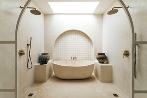 Villa, 3 Bedrooms | Bathroom | Free toiletries, hair dryer, towels, soap