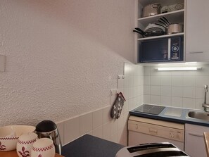 Kühlschrank, Mikrowelle, Geschirrspüler