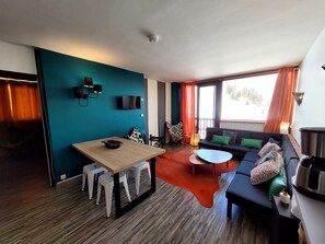 TV - Renovated 2-room apartment for 6 people 50m from slopes, quiet, balcony with Mont Blanc view (La Plagne)