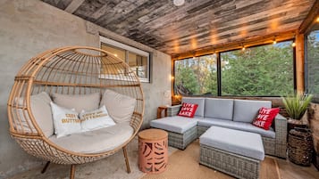 Smart-TV, Kamin, Videospiele, TischfuĂball