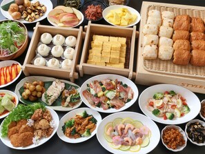 Tägliches Frühstücksbuffet (1650 JPY pro Person)