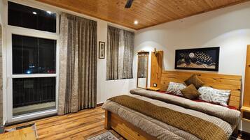 Oak Royal Suite (2BHK) | Free WiFi, bed sheets