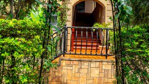 Garden - Villa Karibu Serviced Apartments (Kampala)