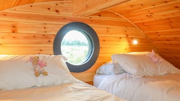 2 quartos, individualmente decorados, individualmente mobiliados