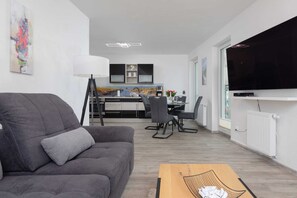 TV - Nowa Flotylla 8A Świnoujście | Modern Apartment | Parking (Swinoujscie)