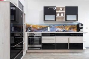 Fridge, oven, stovetop, coffee/tea maker