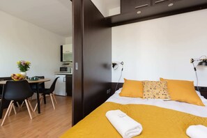 1 sovrum, skrivbord, strykjärn/strykbräda och wi-fi