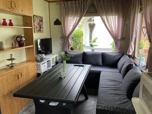 Idyllisches Ferienhaus abseits vom Großstadtlärm direkt am  Müritzarm