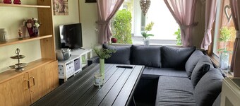 Idyllic vacation home away from the city noise directly on the Müritz arm