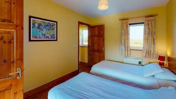 3 bedrooms, bed sheets